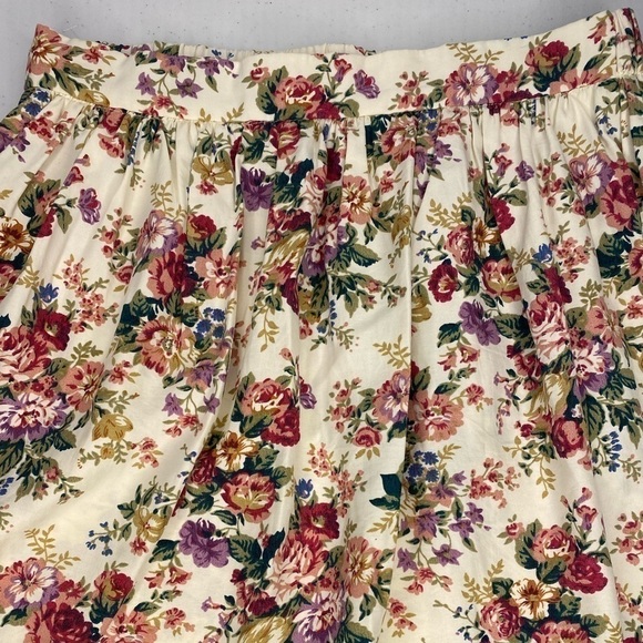 URBAN RENEWAL FLORAL SKIRT SIZE SMALL - Picture 3 of 5